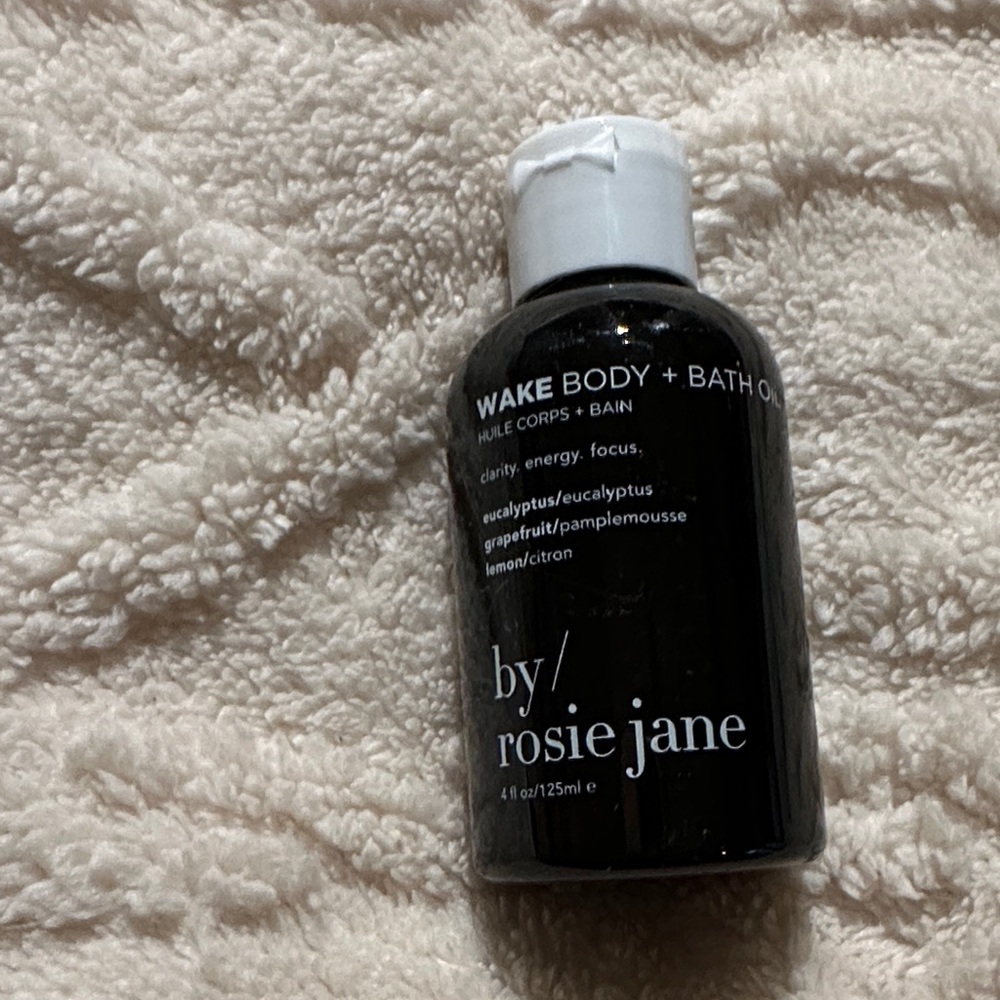 Rosie Jane wake body and bath oil new!